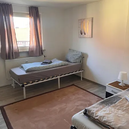 Grosse Monteurwohnung Mit 4 Und Parkplatz, Waschmaschine, Internet, Voll Ausgestattete Kueche * Creez