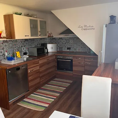 Grosse Monteurwohnung Mit 4 Und Parkplatz, Waschmaschine, Internet, Voll Ausgestattete Kueche Appartamento Creez